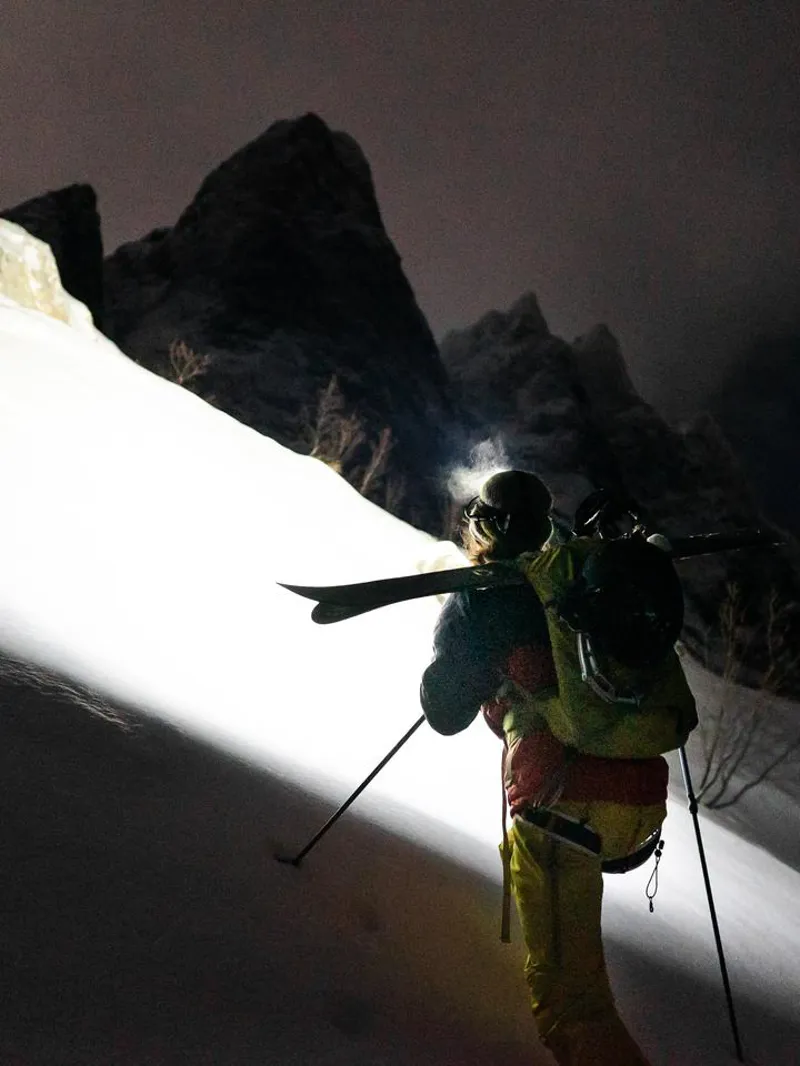 Moonlight Mountain Gear Bright As Day 2000 Headlamp-6