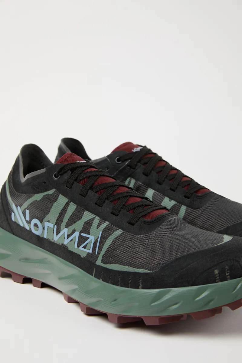 Nnormal Kjerag Brut Unisex Trail Running Shoe in Red/Green-1