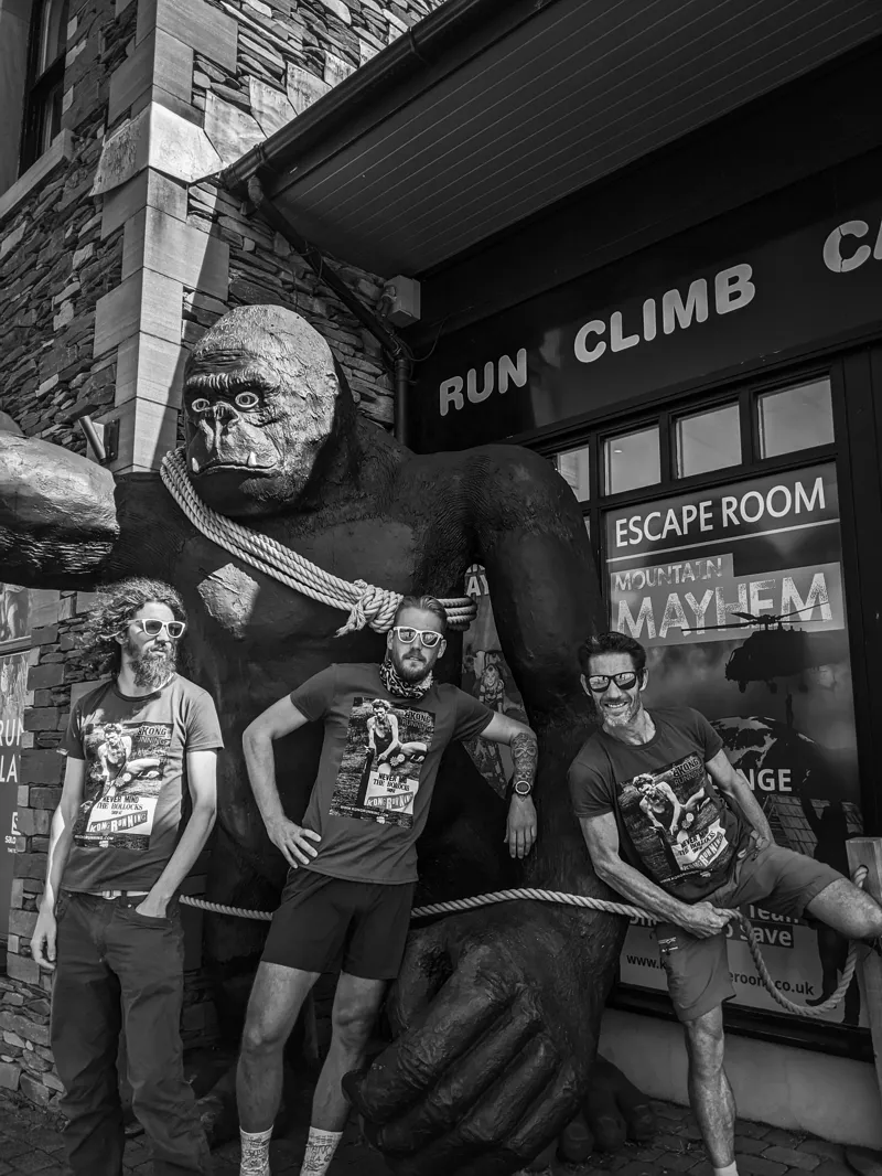 Kong Running Billy Leg Over Unisex T-Shirt-1