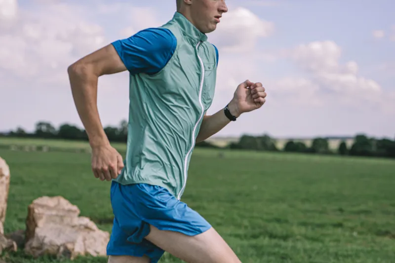 Ronhill Men's Tech LTW Gilet in Willow/Bright White-2