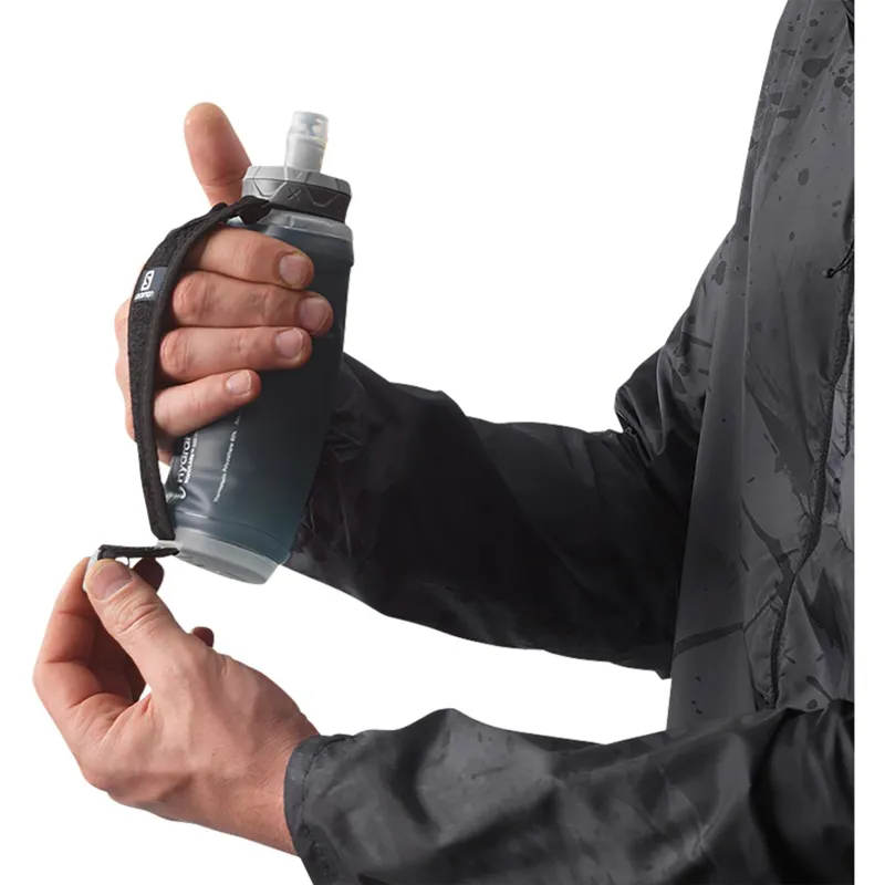 Salomon Active Handheld Running Bottle in Black/Slate Grey-2