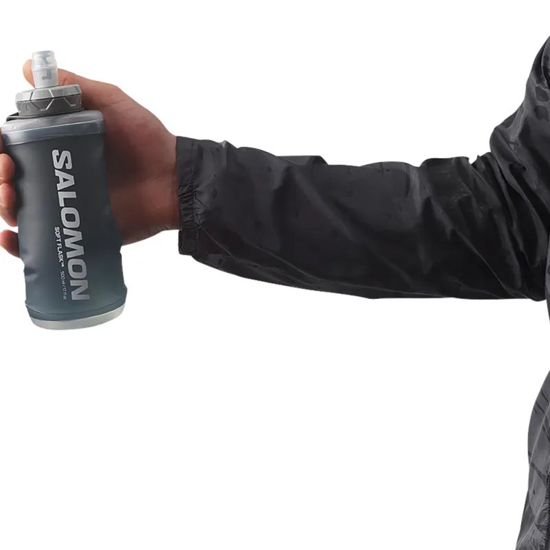 Salomon Active Handheld Running Bottle in Black/Slate Grey-3