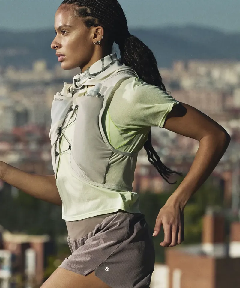 Salomon Gravel Skin 4 Unisex Running Vest in Iron/Silver Cloud-4