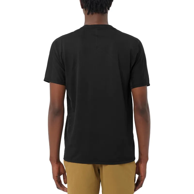 Salomon Sense Aero Graphic Men's Short Sleeve T-shirt in Deep Black-2
