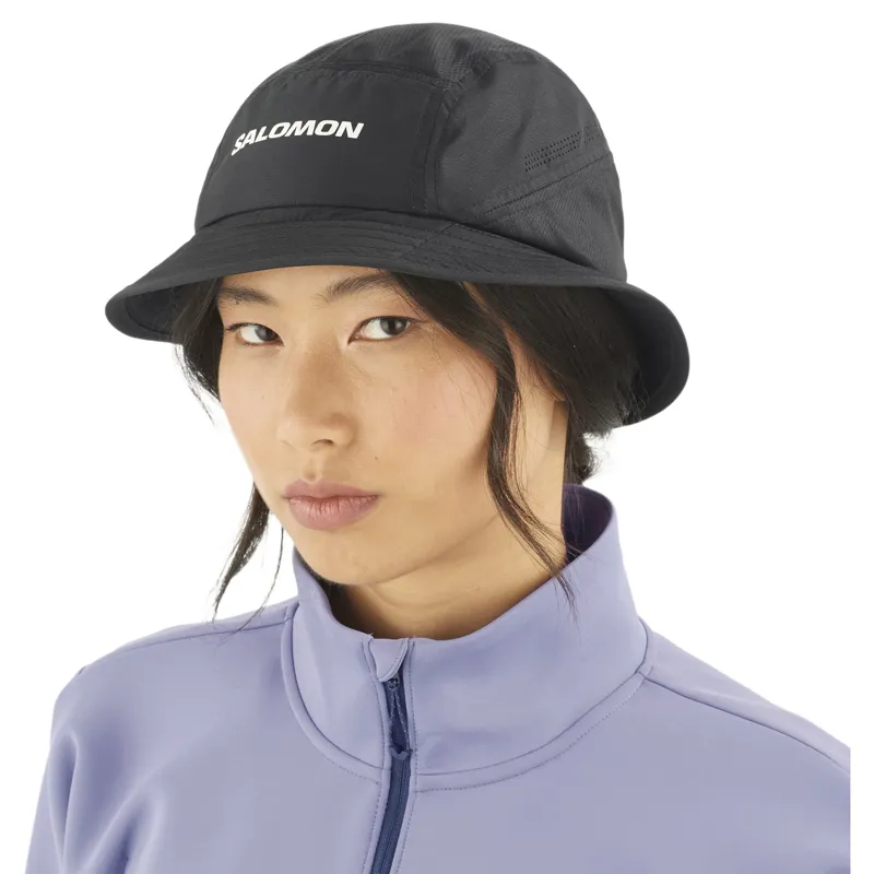 Salomon Shakeout Bucket Hat in Deep Black-2