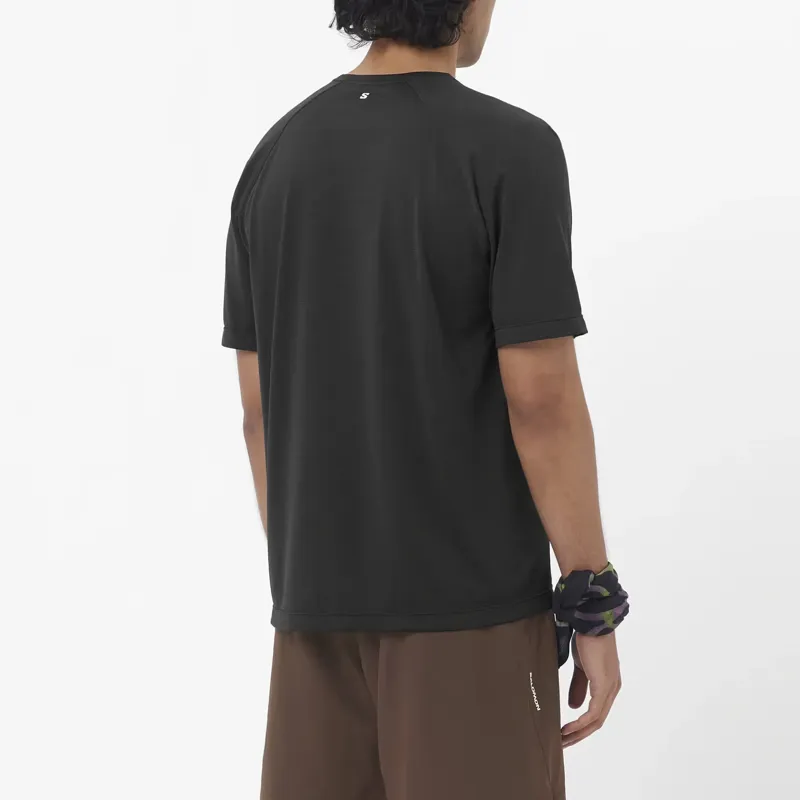 Salomon Shakeout Core Graphic Men's Short Sleeve T-shirt in Deep Black-2