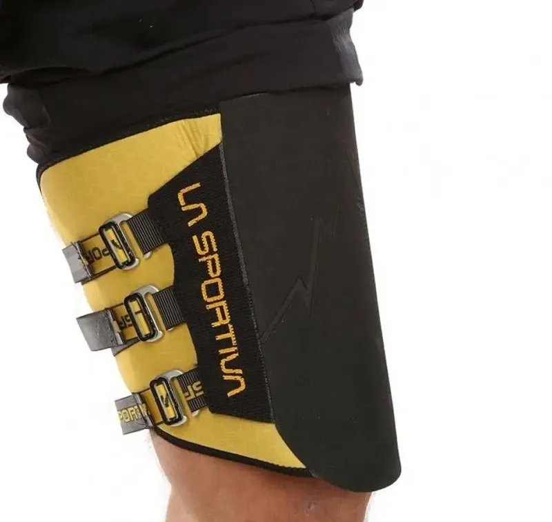 La Sportiva Laspo Knee Pad in Black/Yellow -2