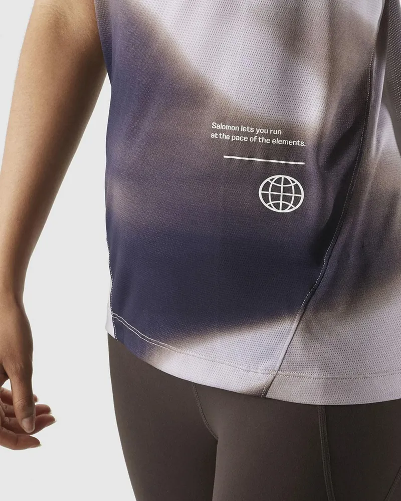 Salomon SHAKEout Core GFX Women's Running Tank Top in Etherea/Astral Aura/Cosmic Sky-4