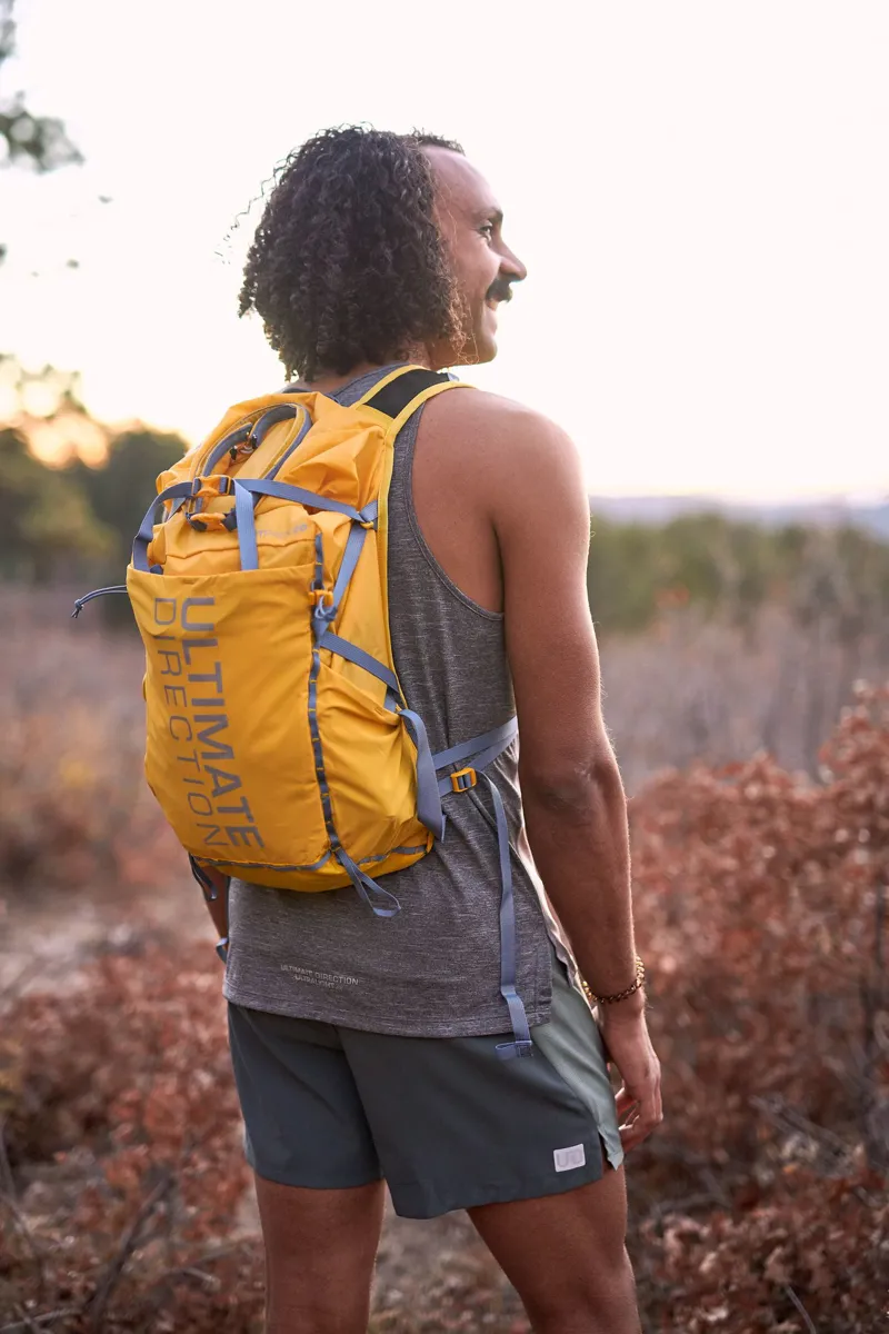 Ultimate Direction Fastpack 20 Running/Hiking Backpack in Beacon-9
