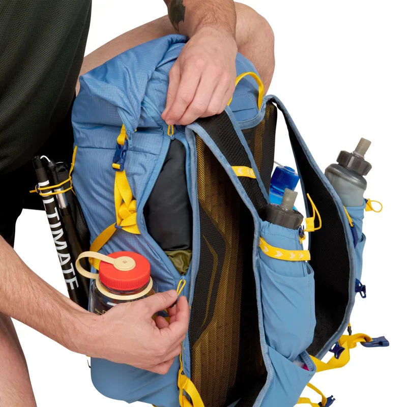 Ultimate Direction Fastpack 30 Running/Hiking Backpack in Fog-7