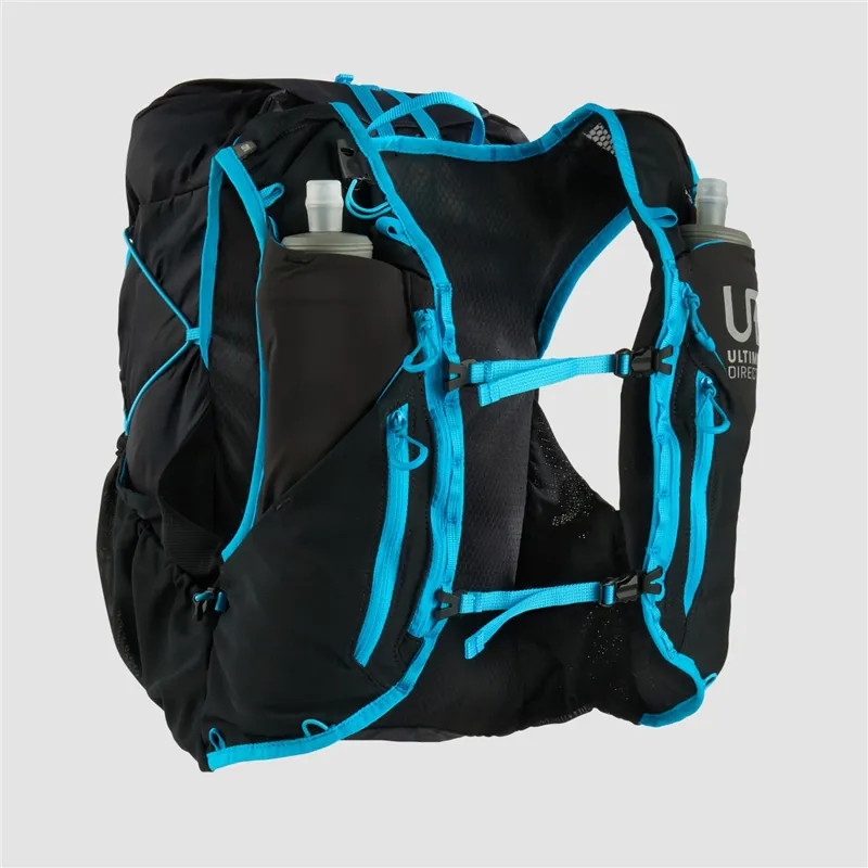 Ultimate Direction Adventure Vest 17L Running Pack in Onyx-1