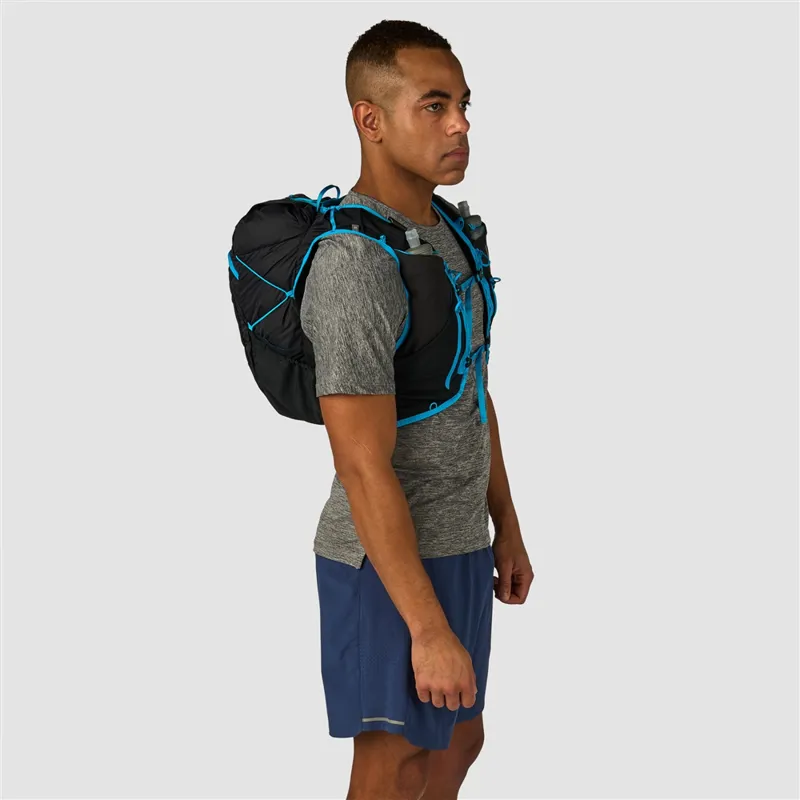 Ultimate Direction Adventure Vest 17L Running Pack in Onyx-2