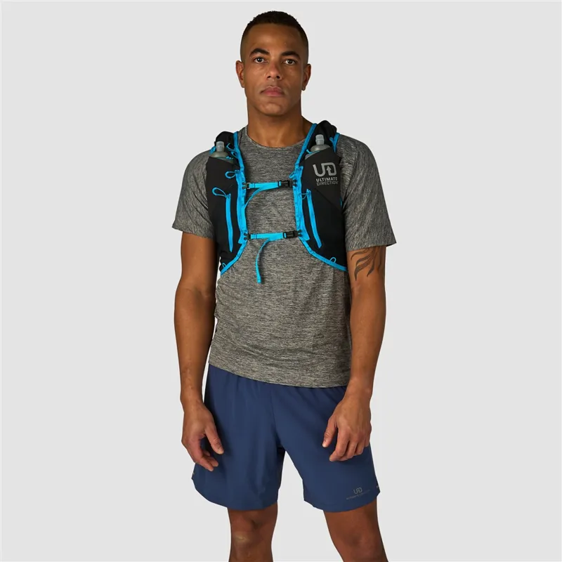 Ultimate Direction Adventure Vest 17L Running Pack in Onyx-3