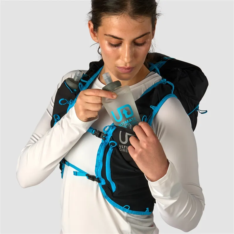 Ultimate Direction Adventure Vest 17L Running Pack in Onyx-4