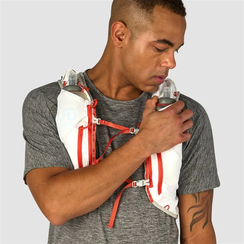 Ultimate Direction Adventure Vest 17L Running Pack in White-4