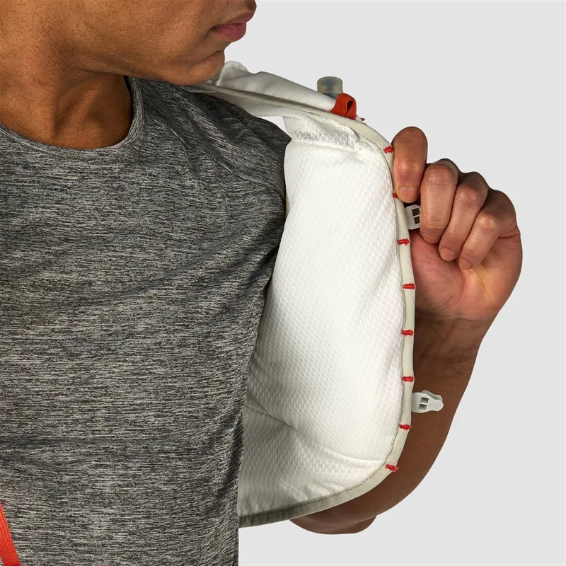 Ultimate Direction Adventure Vest 17L Running Pack in White-5