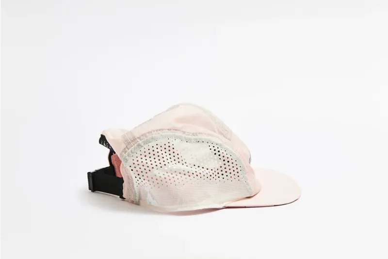 Våga Wind Resistant Feather Racing Cap in Blush/Dusty/Lilac/White -2