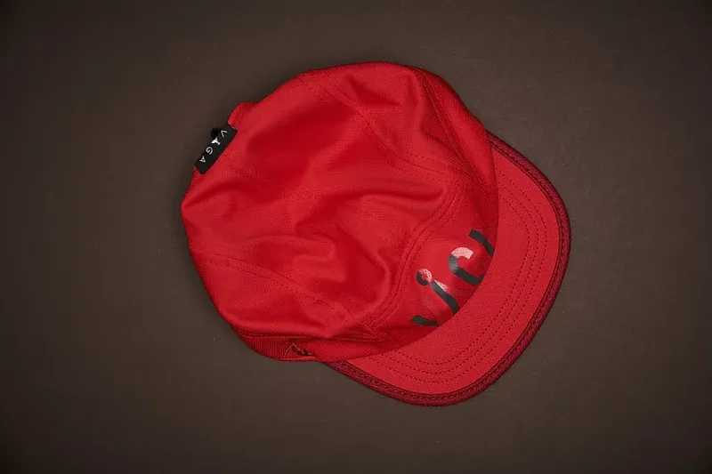 Våga Night Club Running Cap in Flame Red