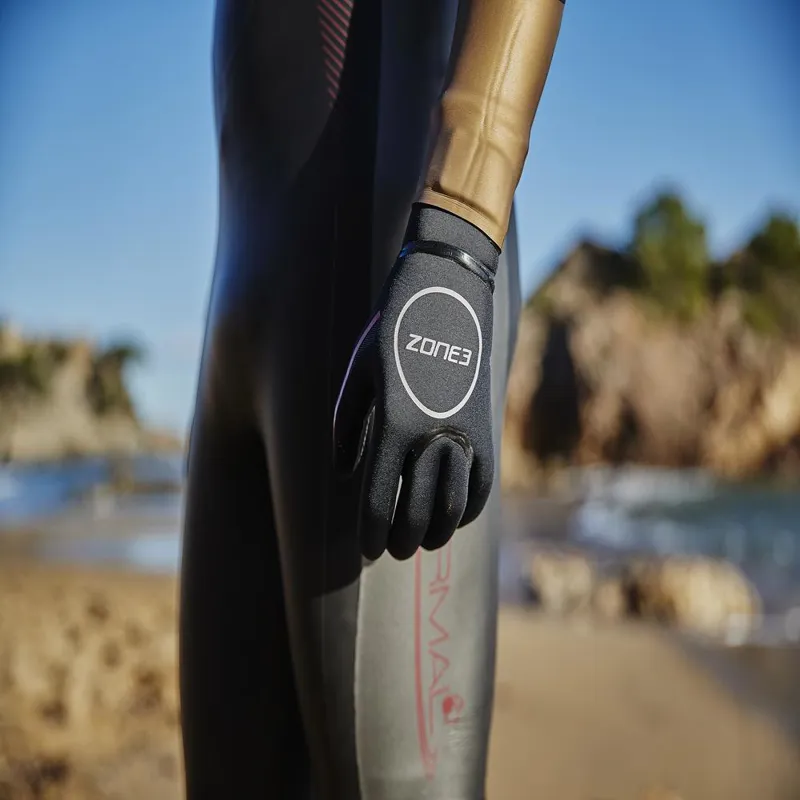 Zone3 Neoprene Heat-Tech Warmth Swim Gloves in Black/Red-6